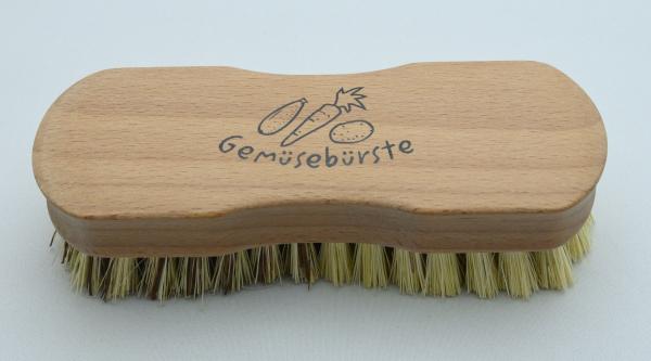 Längliche Gemüsebürste. Ergonomische 8er-Form. Hersteller Bürstenfabrik Keller in Todtnau im schönen Schwarzwald.